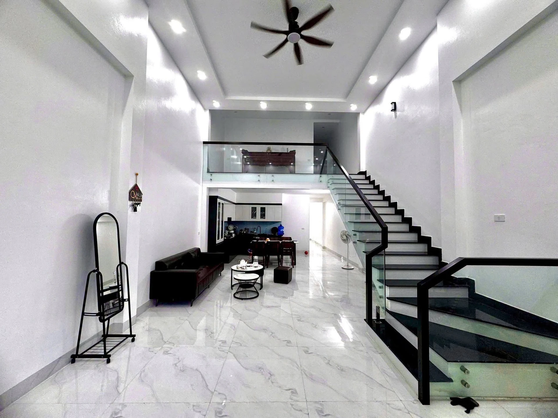 Bán nhà 3PN, 100m² Vương Thừa Vũ, 2,2 tỷ - Ảnh 1