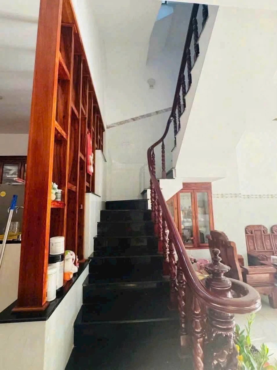 Bán nhà 1 trệt 2 lầu 90m2 khu Triều Phát, P. Phước Nguyên, Bà Rịa, giá 4,8 tỷ - Ảnh thu nhỏ 3