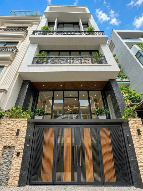 Bán nhà 6 tầng đa công năng 110m2 mặt tiền 7m Long Biên