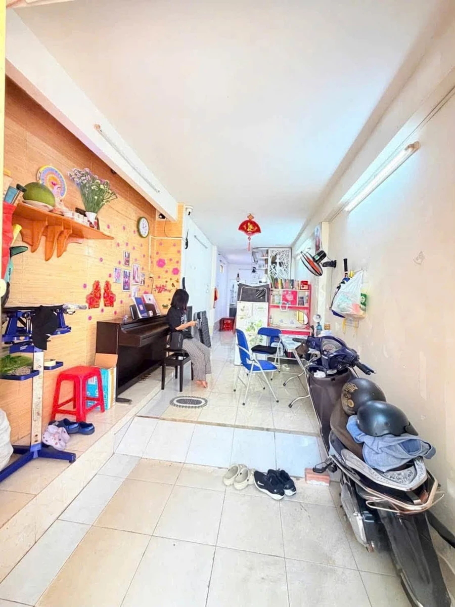 Bán nhà 2 tầng 33m2 sát mặt tiền gần chợ Bà Chiểu, Bình Thạnh giá 4,29 tỷ - Ảnh thu nhỏ 2