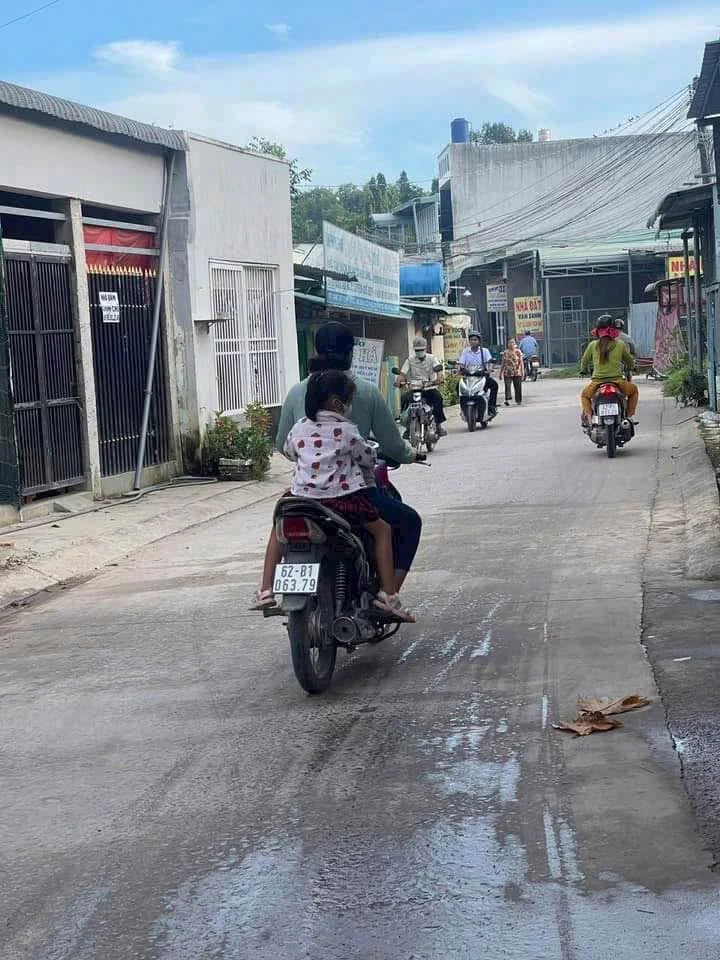 Bán gấp đất 295m2 hai mặt tiền Hóc Môn - Ảnh thu nhỏ 3