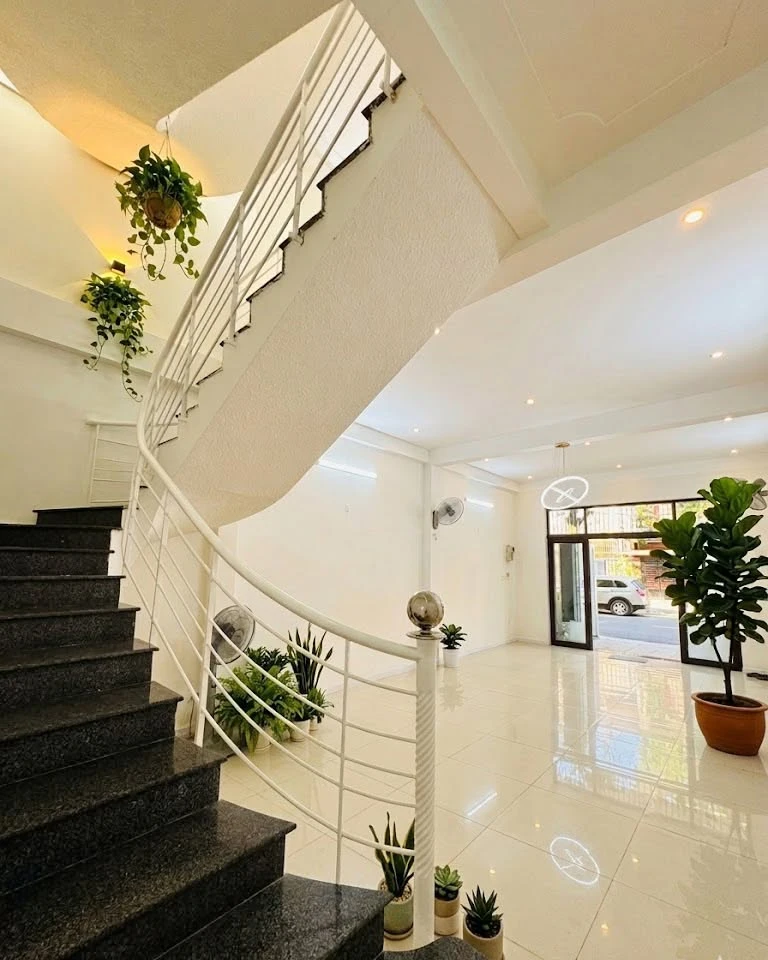 Bán nhà mặt phố Lý Đạo Thành 100m² 5PN 3 tầng 10.8 tỷ - Ảnh thu nhỏ 2