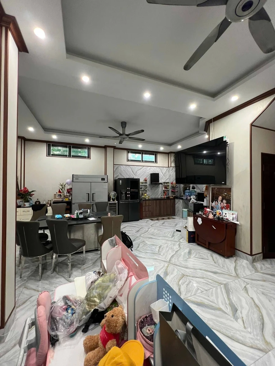 Bán biệt thự sân vườn 141m2 x 4 tầng, 3 mặt thoáng tại Ba Đình, Hà Nội, giá 42,9 tỷ - Ảnh thu nhỏ 3