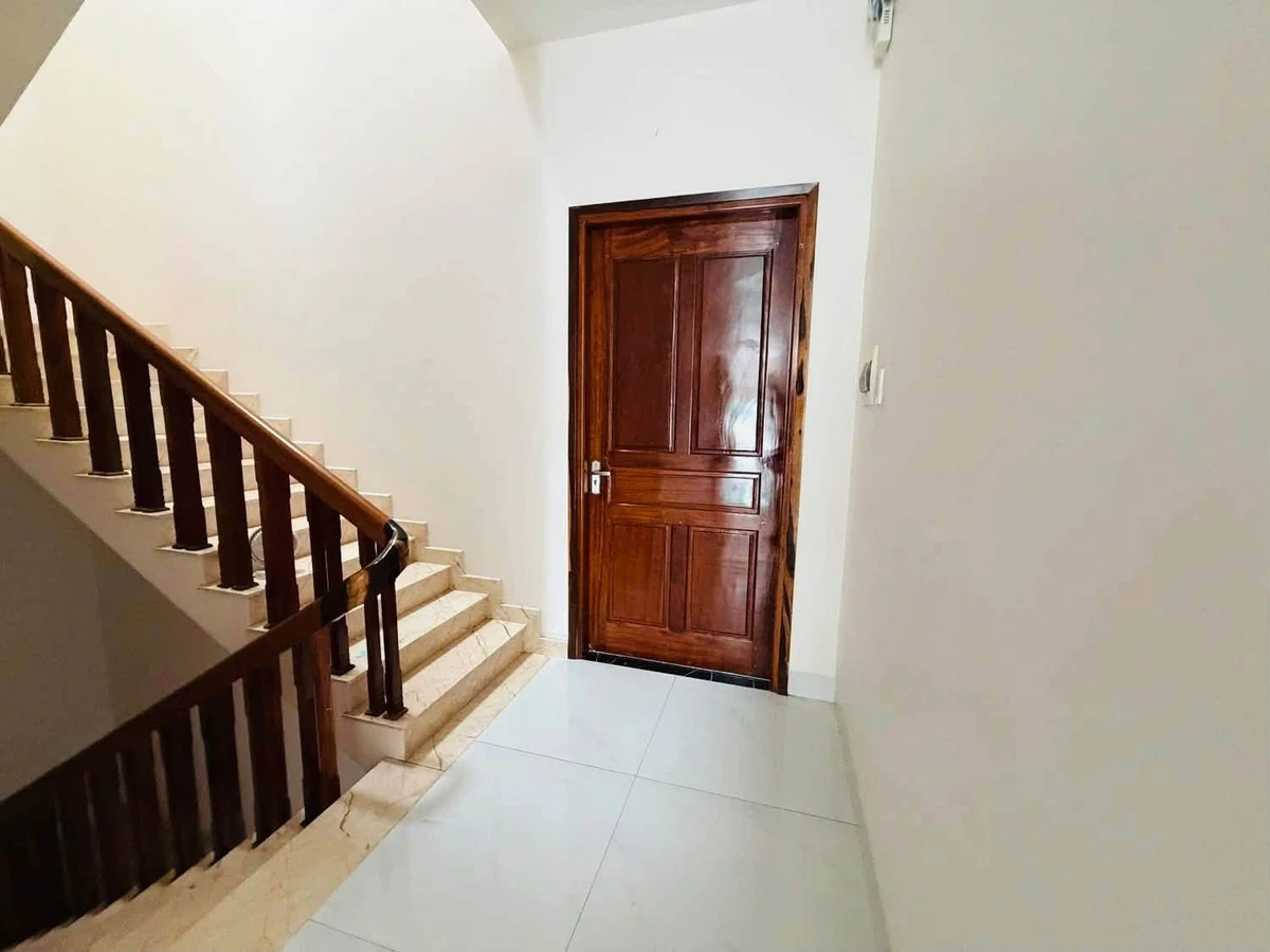 Nhà 3 tầng mặt tiền Nguyễn Du, 450m2, 5PN, 6 tỷ - Ảnh thu nhỏ 5