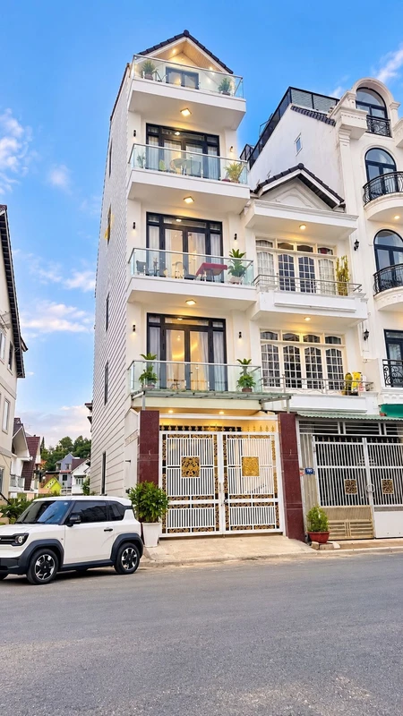 Bán khách sạn 9 phòng 2 mặt tiền Tô Hiến Thành Đà Lạt 64m²