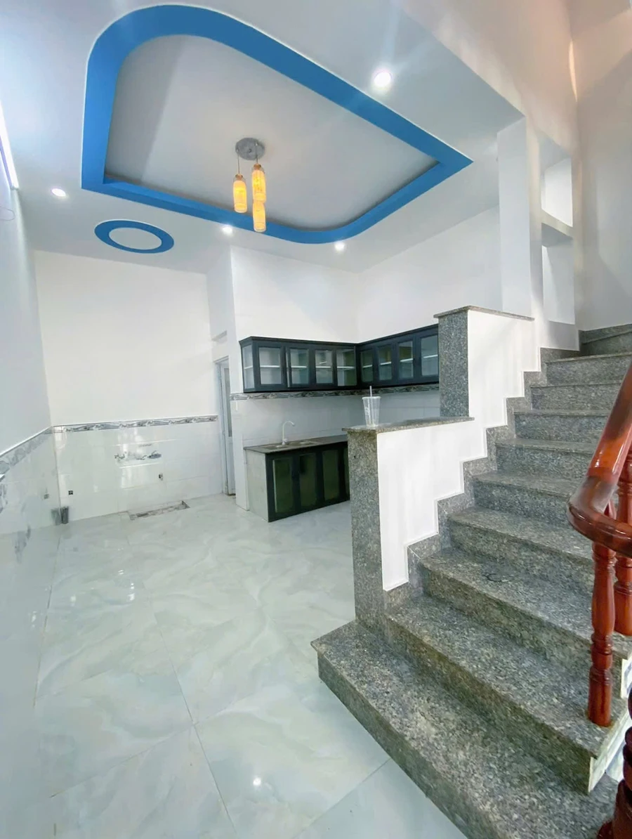 Bán nhà mặt tiền 1 trệt 1 lầu 54m2, 2PN, giá 685 triệu, giáp Hóc Môn - Ảnh thu nhỏ 2