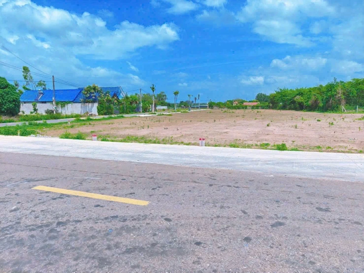 Bán đất 170m² mặt tiền Nguyễn Huệ, Đất Đỏ, giá 8xx triệu - Ảnh thu nhỏ 3
