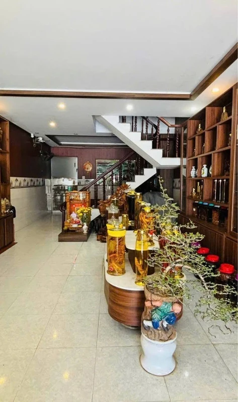 Bán nhà mặt tiền Lạc Long Quân, 119m², 3PN, Quy Nhơn, 4 tỷ 8