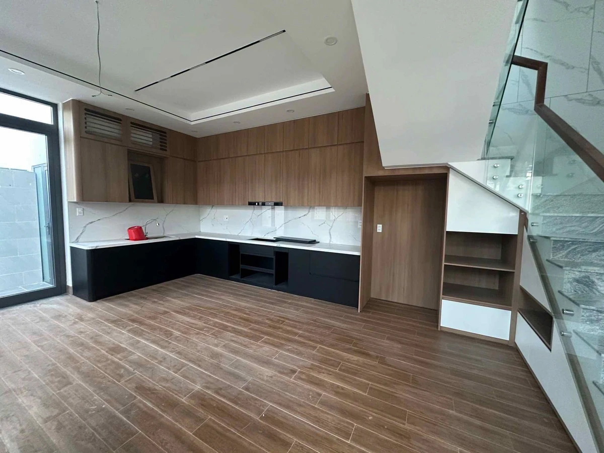 Cho thuê nhà góc 3 tầng 5PN, 440m², Nha Trang 35tr/tháng - Ảnh thu nhỏ 2