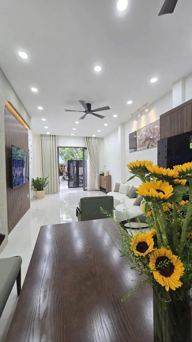 Bán nhà 3 tầng mặt tiền Nha Trang 11,5 tỷ, 90m2 - Ảnh thu nhỏ 2