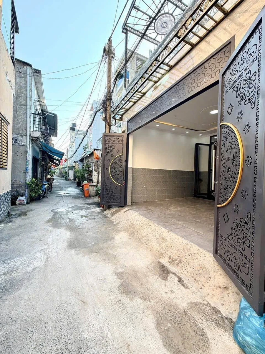 Bán nhà 1 trệt 1 lầu 92m², 4 phòng ngủ, hẻm xe hơi Lê Văn Khương, Quận 12 - Ảnh thu nhỏ 2
