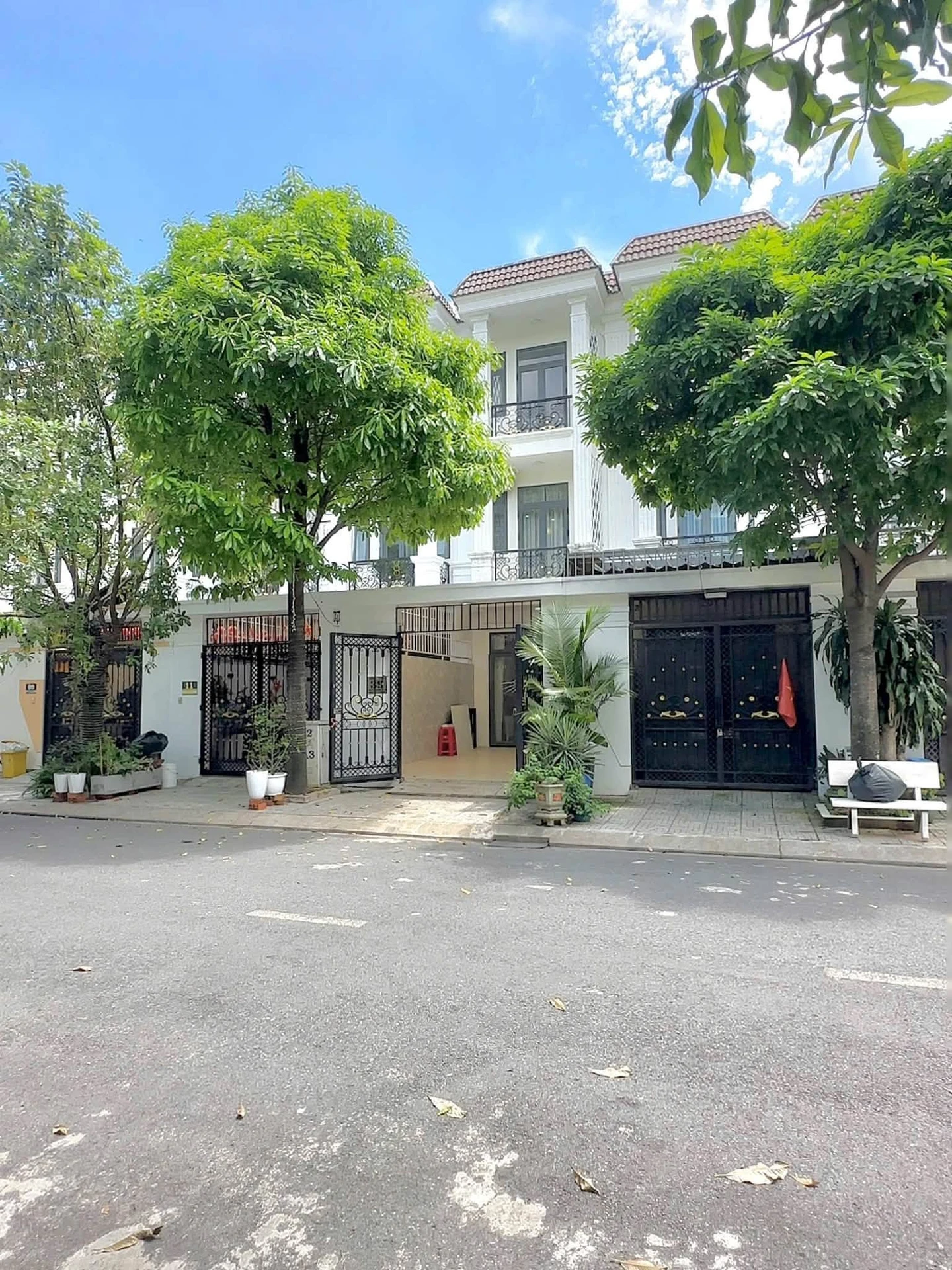 Bán nhà hoàn công 4 phòng 92m² KDC Hoàng Nam 3 Dĩ An - Ảnh 1