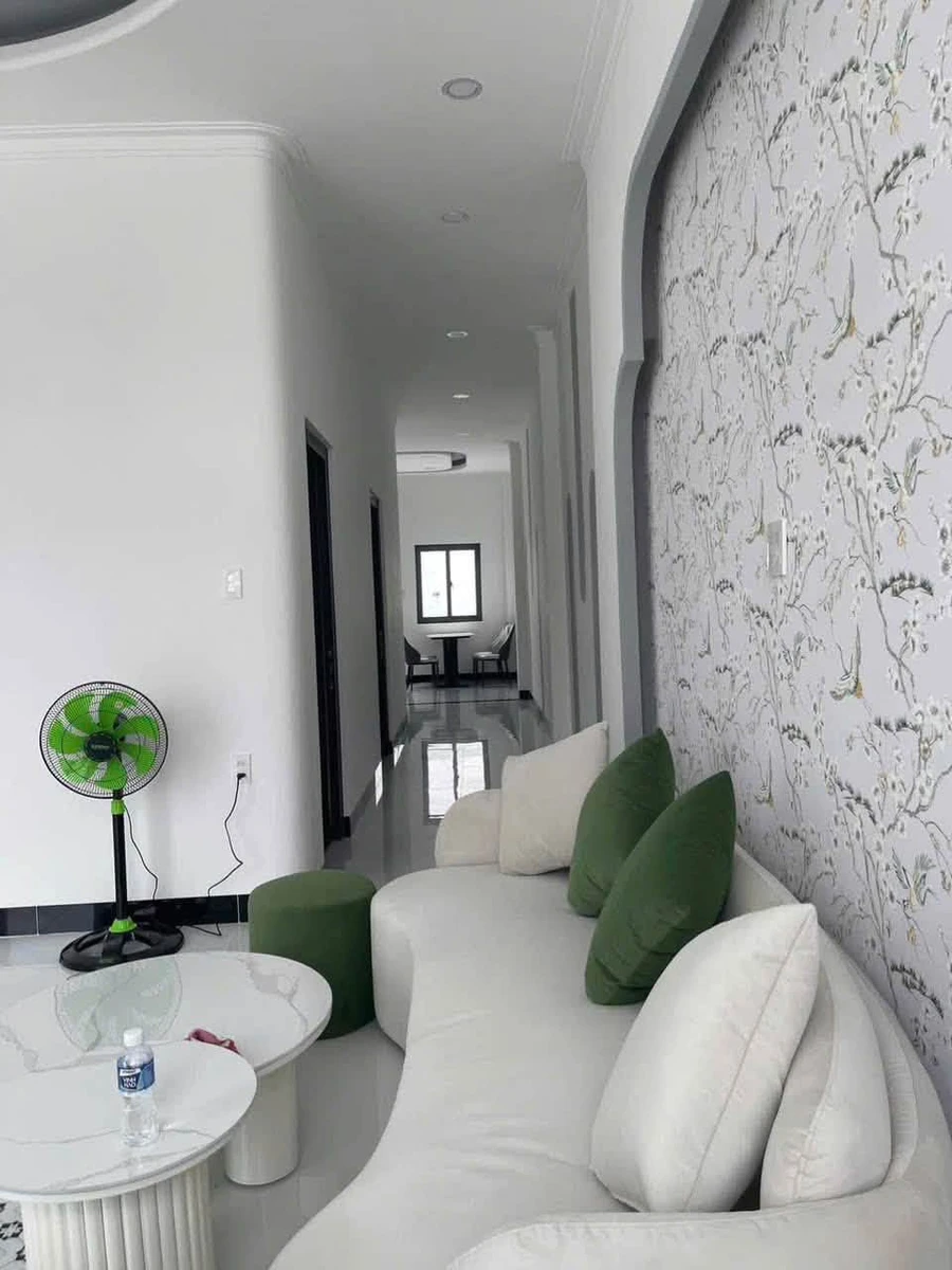Bán nhà phố 135m2 có sân đậu xe tại Phú Nhuận, giá 1 tỷ 590 - Ảnh thu nhỏ 2