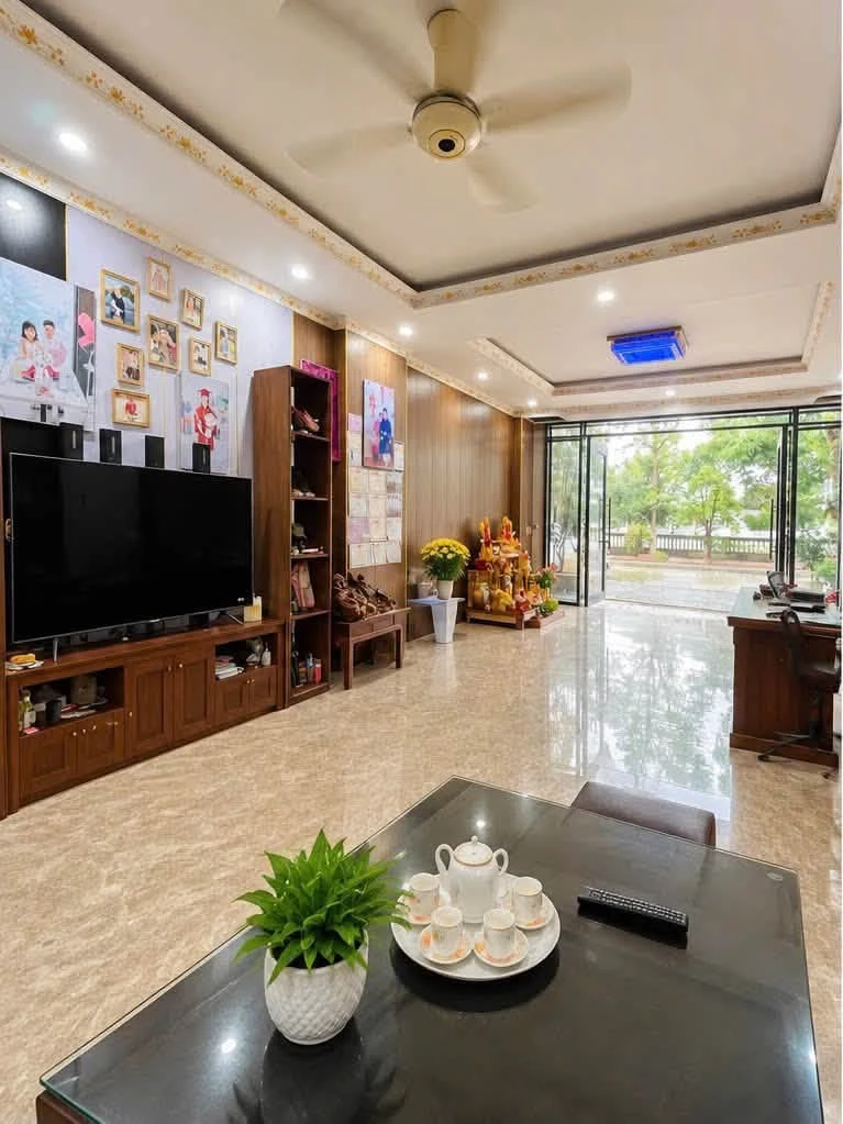 Bán nhà 100m² 4 PN, 3 tầng, Phú Gia, Lào Cai, 3.8 tỷ - Ảnh thu nhỏ 2