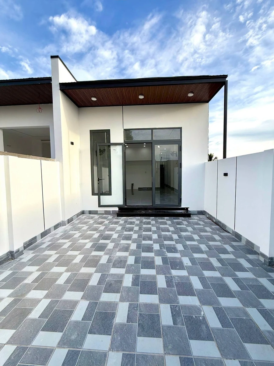 Bán gấp nhà mới 5x22m, 2 phòng ngủ, giá 1,35 tỷ gần cổng chào Liên Thôn 8, Buôn Ma Thuột - Ảnh thu nhỏ 2