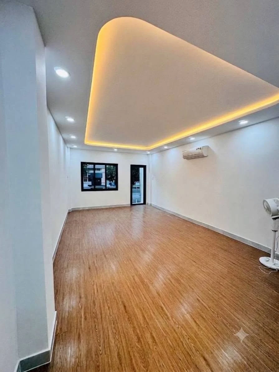 Cho thuê nhà mặt tiền 4x10m Quận 5, 25 triệu/tháng - Ảnh thu nhỏ 2