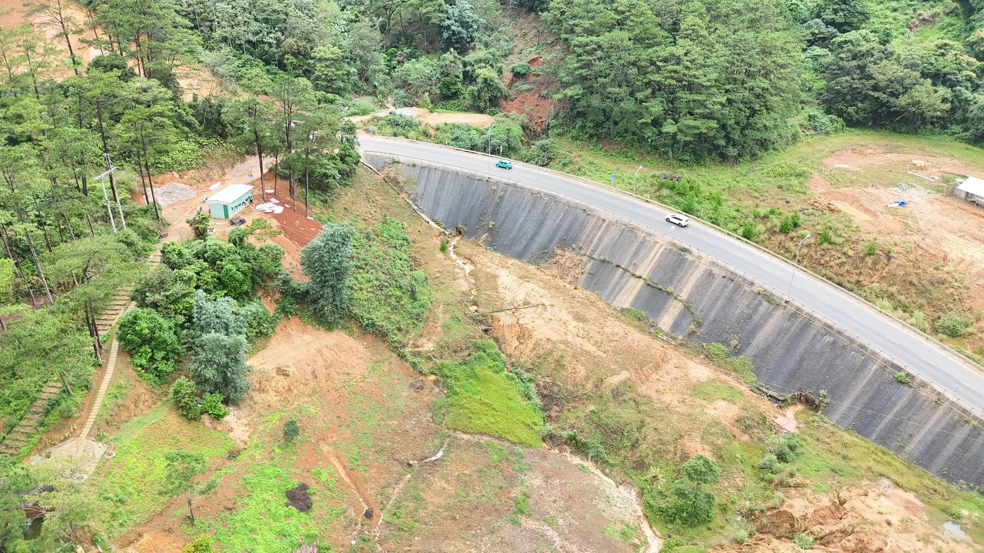 Bán hơn 3000m2 đất đầu làng Kon Pring bám QL24, giá 1,5 tỷ/1000m2 - Ảnh 1