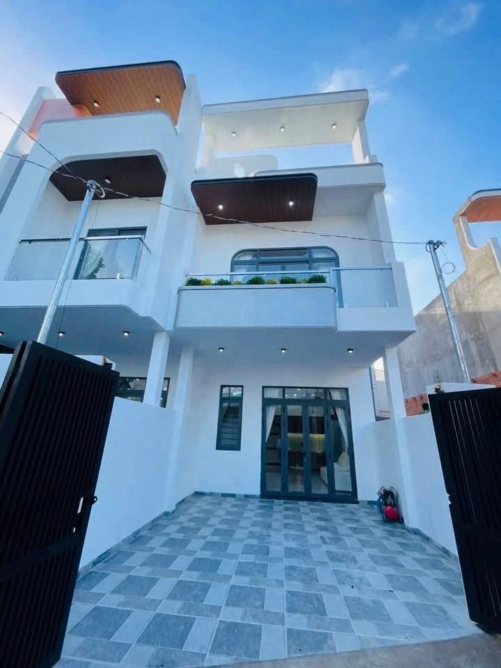 Bán nhà 1 trệt 1 lầu 79m2 3PN gần Chợ Phú Mỹ, Thủ Dầu Một - Ảnh 1
