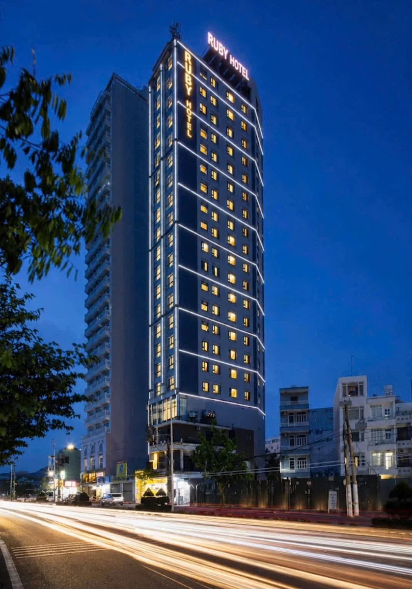Bán khách sạn 20 tầng 85 phòng mặt tiền Trần Phú, view biển, Nha Trang - Ảnh 1