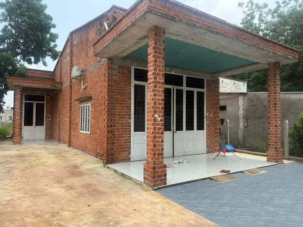 Bán nhà mặt tiền đường đỏ 130m2 sau Chợ Trà Vong, 2 phòng ngủ, giá 650 triệu - Ảnh 1
