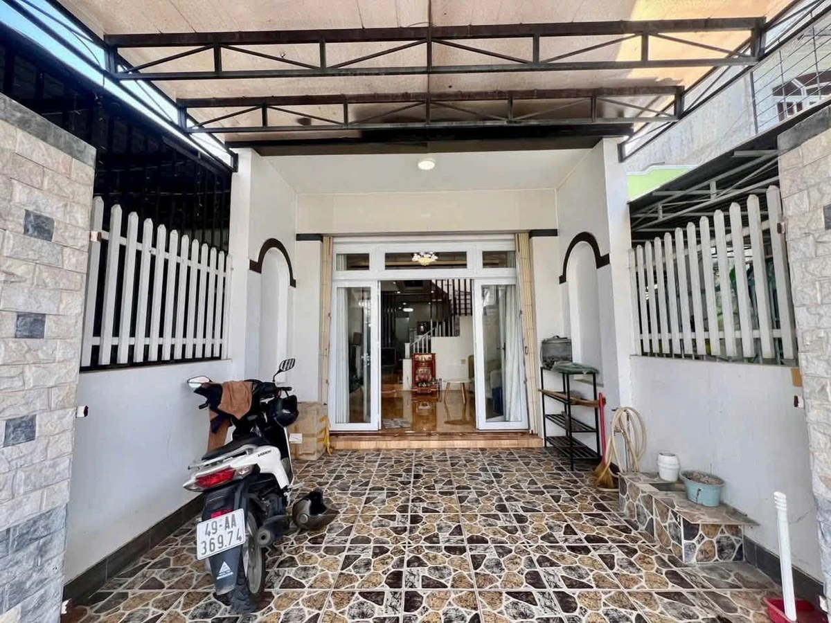 Bán nhà 3 phòng ngủ mặt tiền Nguyễn Xí, Phan Thiết, 80m2 - Ảnh 1