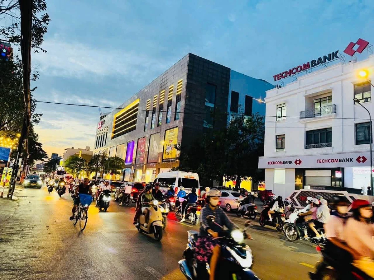 Bán nhà mặt tiền Phạm Văn Thuận 210m2 22 tỷ - Ảnh 1