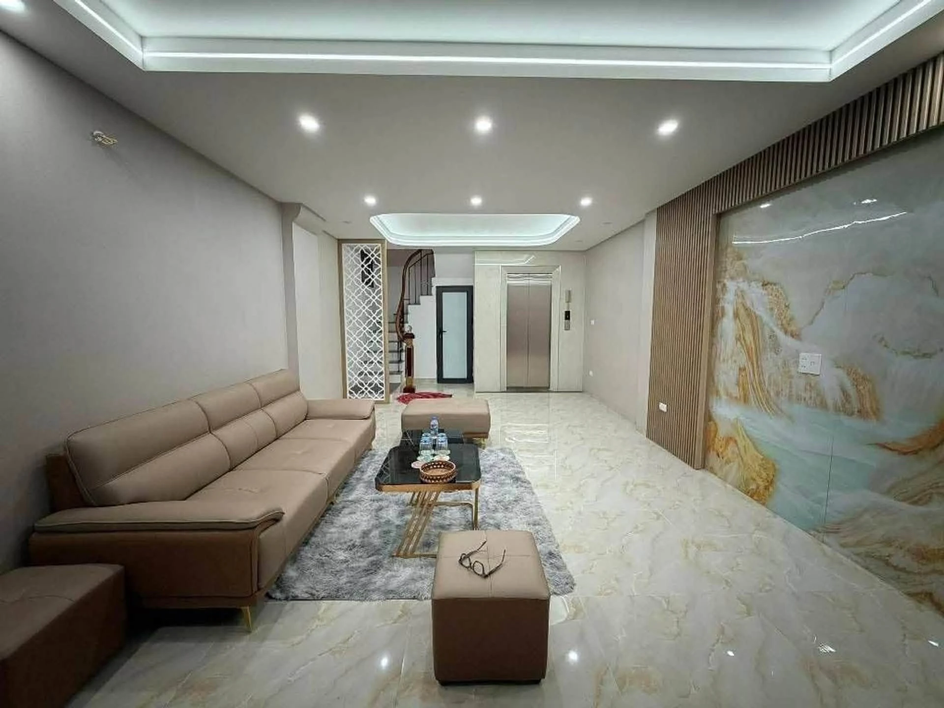 Bán nhà 5 tầng 50m2 oto đỗ cửa Hàng Xóm Time 9.5 tỷ - Ảnh 1
