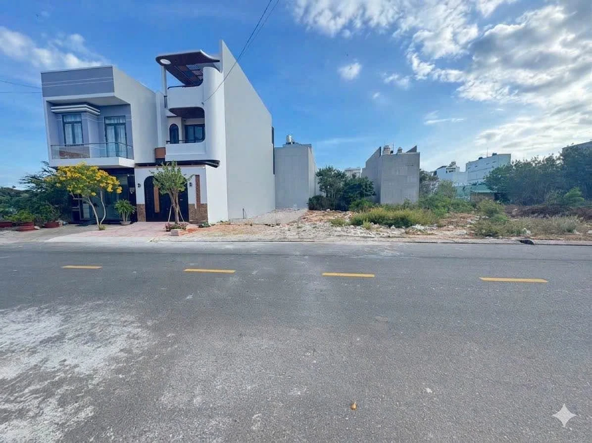 Bán lô đất 100m2 mặt tiền Đào Duy Tùng, Phan Thiết - Ảnh 1