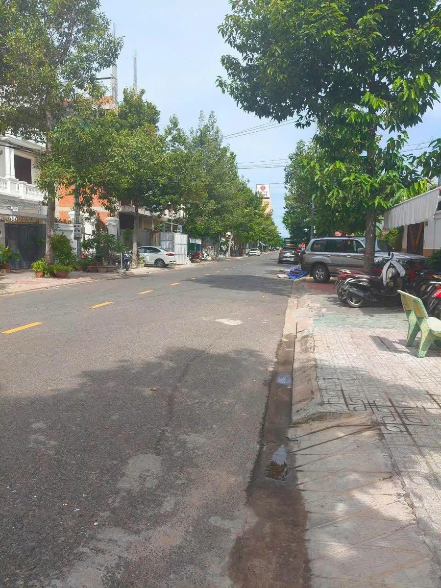 Bán khách sạn 21 phòng 1000m2 tại Phan Thiết - Ảnh 1