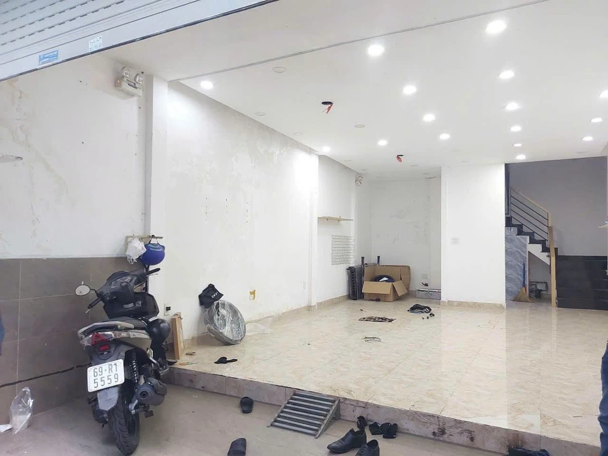 Bán nhà phố 54m² mặt tiền 5m Võ Văn Kiệt Quận 1, 8 tỷ - Ảnh thu nhỏ 3