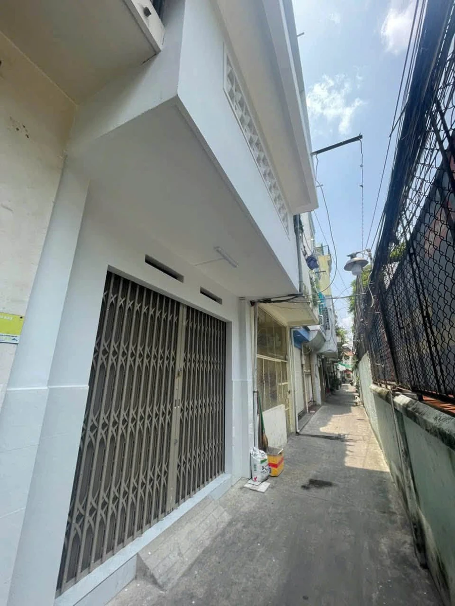 Bán nhà 3 tầng Lạc Long Quân Q.11, 30m² chỉ 4 tỷ - Ảnh 1