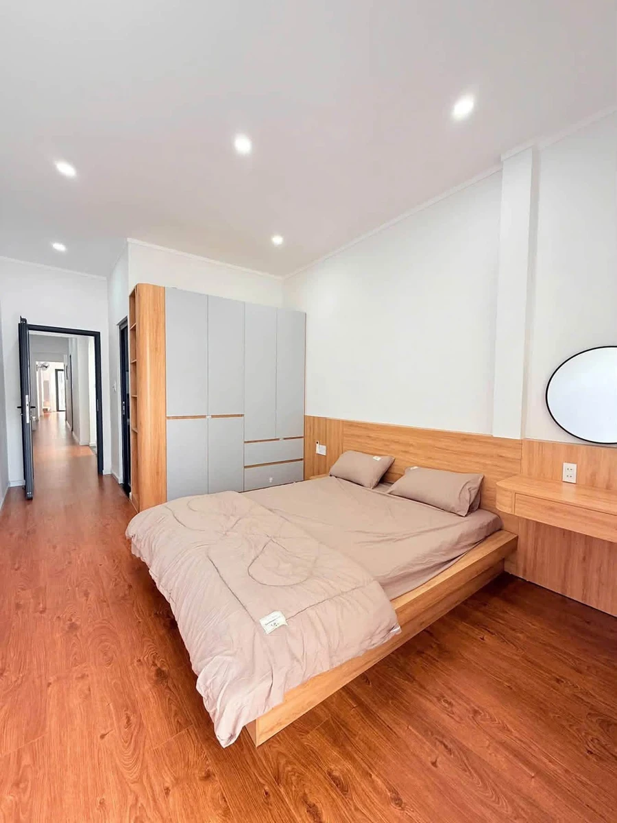 Bán nhà phố nội thất 100m² 3 phòng ngủ gần sân bay, Tân Phú - Ảnh thu nhỏ 2