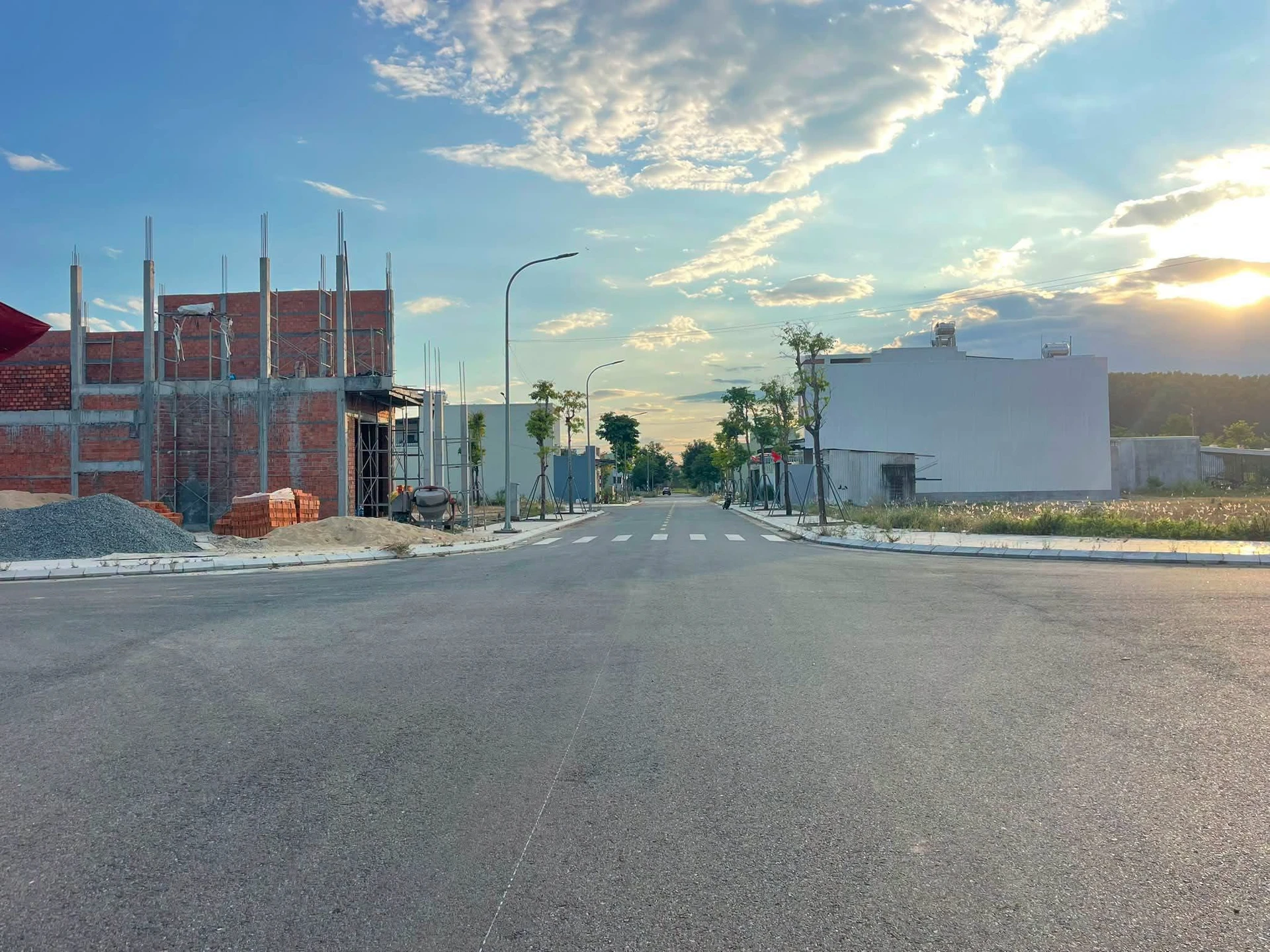 Bán đất 100m2 view công viên KDC 577 Quảng Ngãi 1.4 tỷ - Ảnh 1