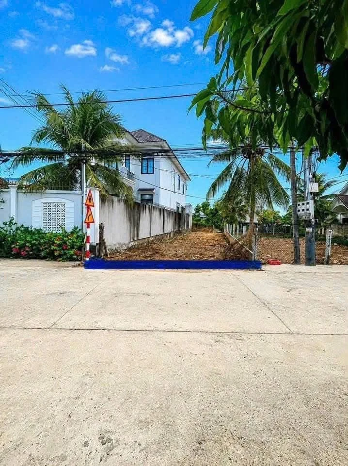 Bán đất mặt tiền hẻm Sân Bia Phú Tân Bến Tre 184m² - Ảnh 1