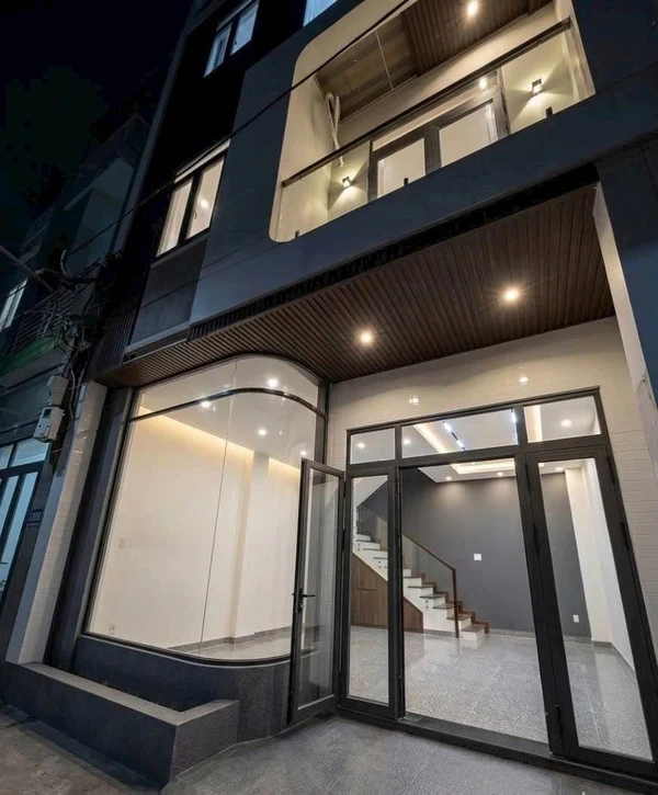 Bán nhà 3 tầng 42m² Quy Nhơn, mặt tiền 6,3m, gần biển