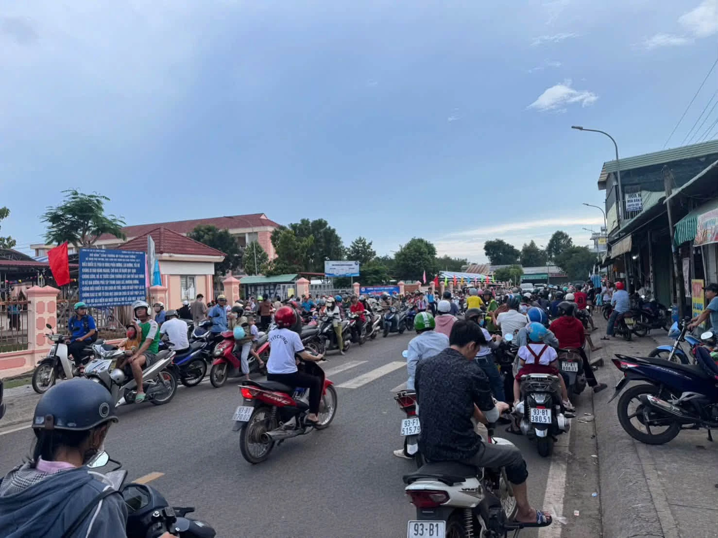 Bán đất kinh doanh Chơn Thành Bình Phước 100m2 giá 2 tỷ - Ảnh 1