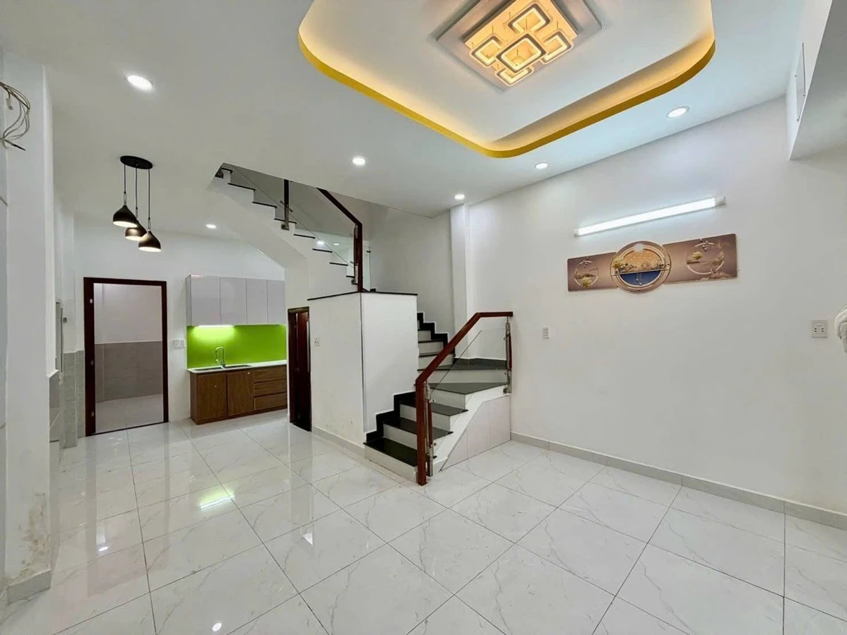 Nhà 2 tầng 3PN 46m2 gần Bến Xe Miền Đông, hơn 6 tỷ - Ảnh 1