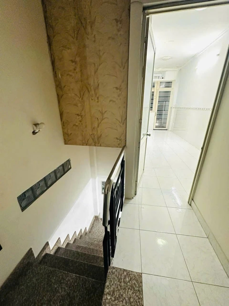Bán nhà 2 tầng 25m² đường Đoàn Văn Bơ Quận 4, giá 3 tỷ - Ảnh thu nhỏ 3