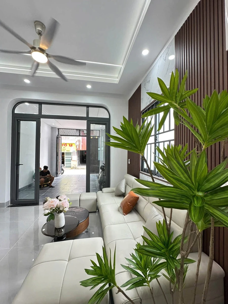 Bán nhà lầu góc 2 mặt tiền 120m² 3PN, 1 tỷ 990 triệu gần Nguyễn Khuyến - Ảnh 1