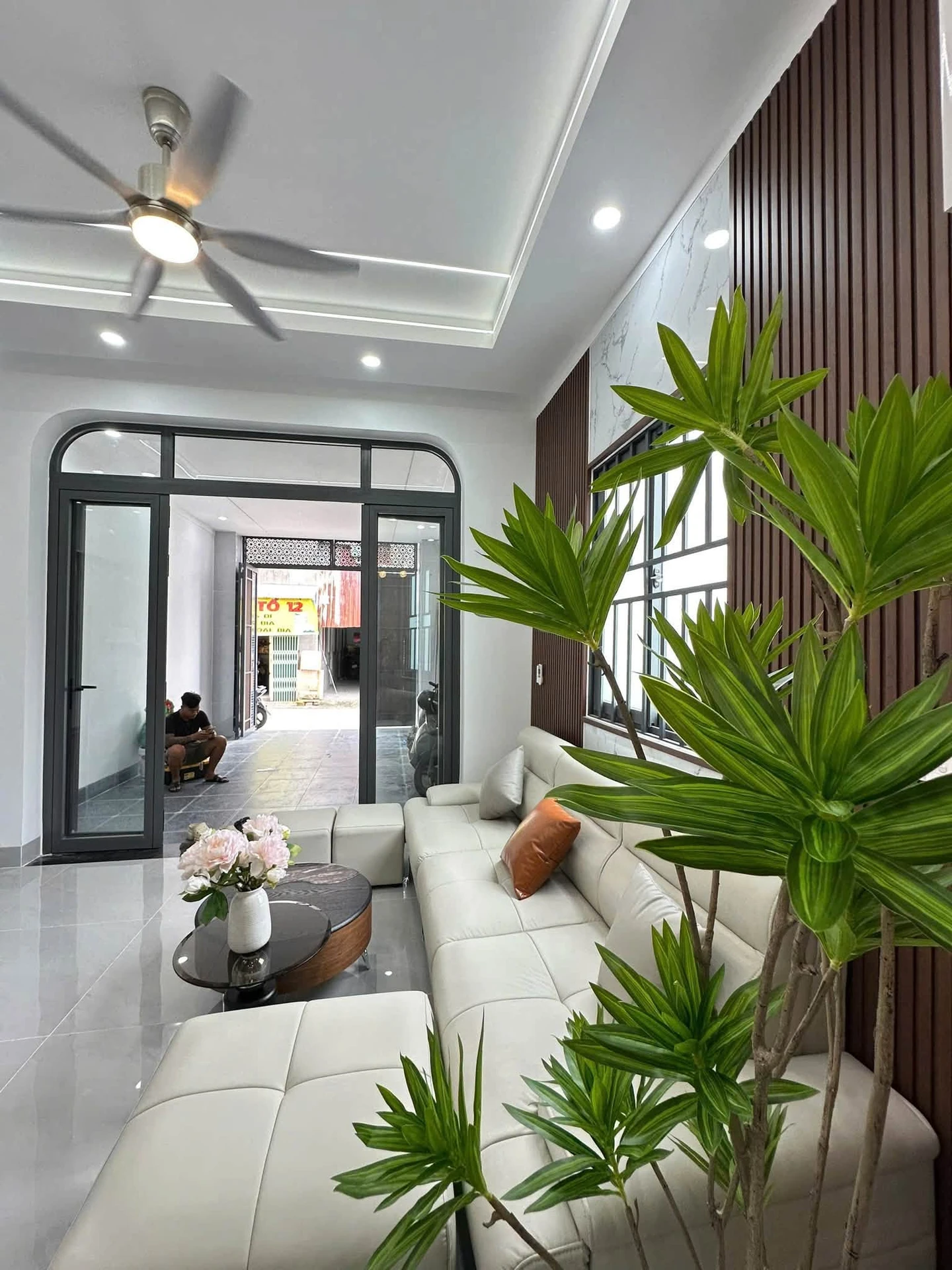 Bán nhà lầu góc 2 mặt tiền 120m² 3PN, 1 tỷ 990 triệu gần Nguyễn Khuyến - Ảnh 1