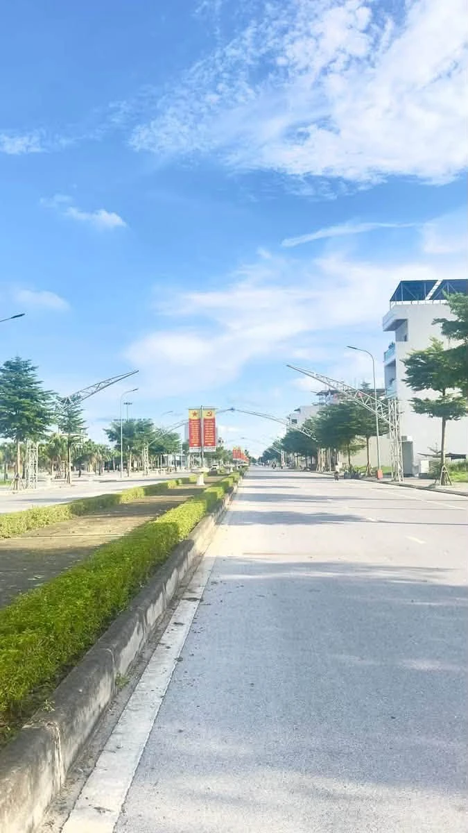 Nhà mặt tiền bán đường LK8 Tây Nam 90m², 4,1 tỷ - Ảnh thu nhỏ 3