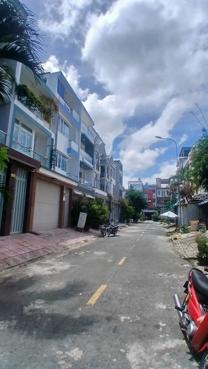 Bán nhà 3 tầng 100m² gần bến xe quận 8, 5 tỷ 730 triệu - Ảnh 1