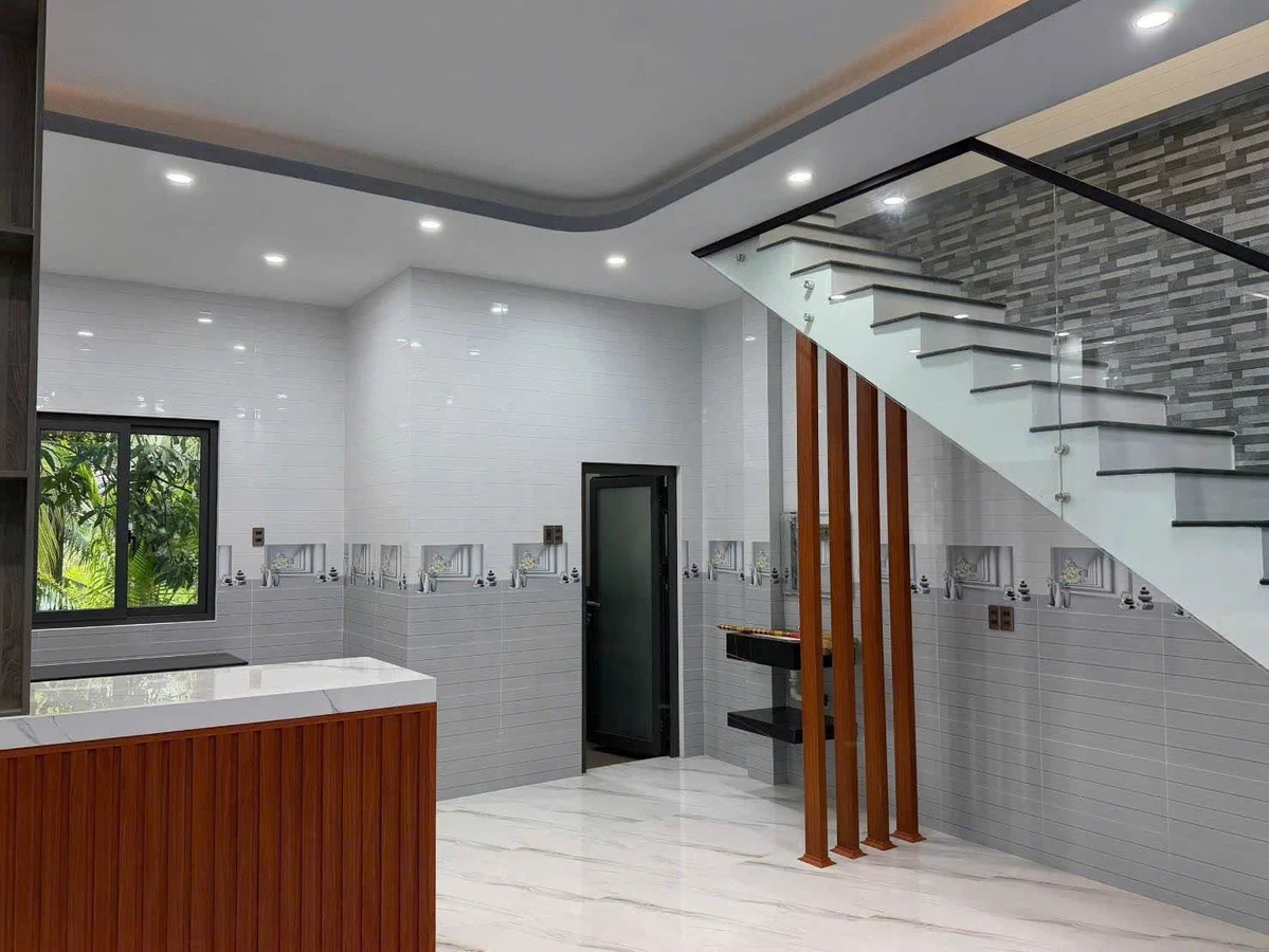 Bán nhà 1 trệt 1 lầu 2 phòng ngủ 50m2 khu dân cư sau sân vận động, Phường Long Châu, Vĩnh Long - Ảnh thu nhỏ 3