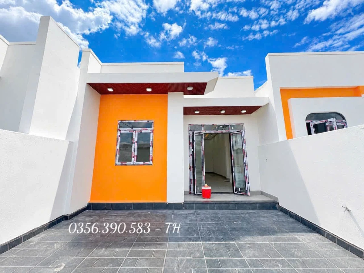 Bán nhà phố mặt tiền nhựa 2PN, sân dầu, sổ riêng thổ cư, trả trước 250 triệu - Ảnh thu nhỏ 4