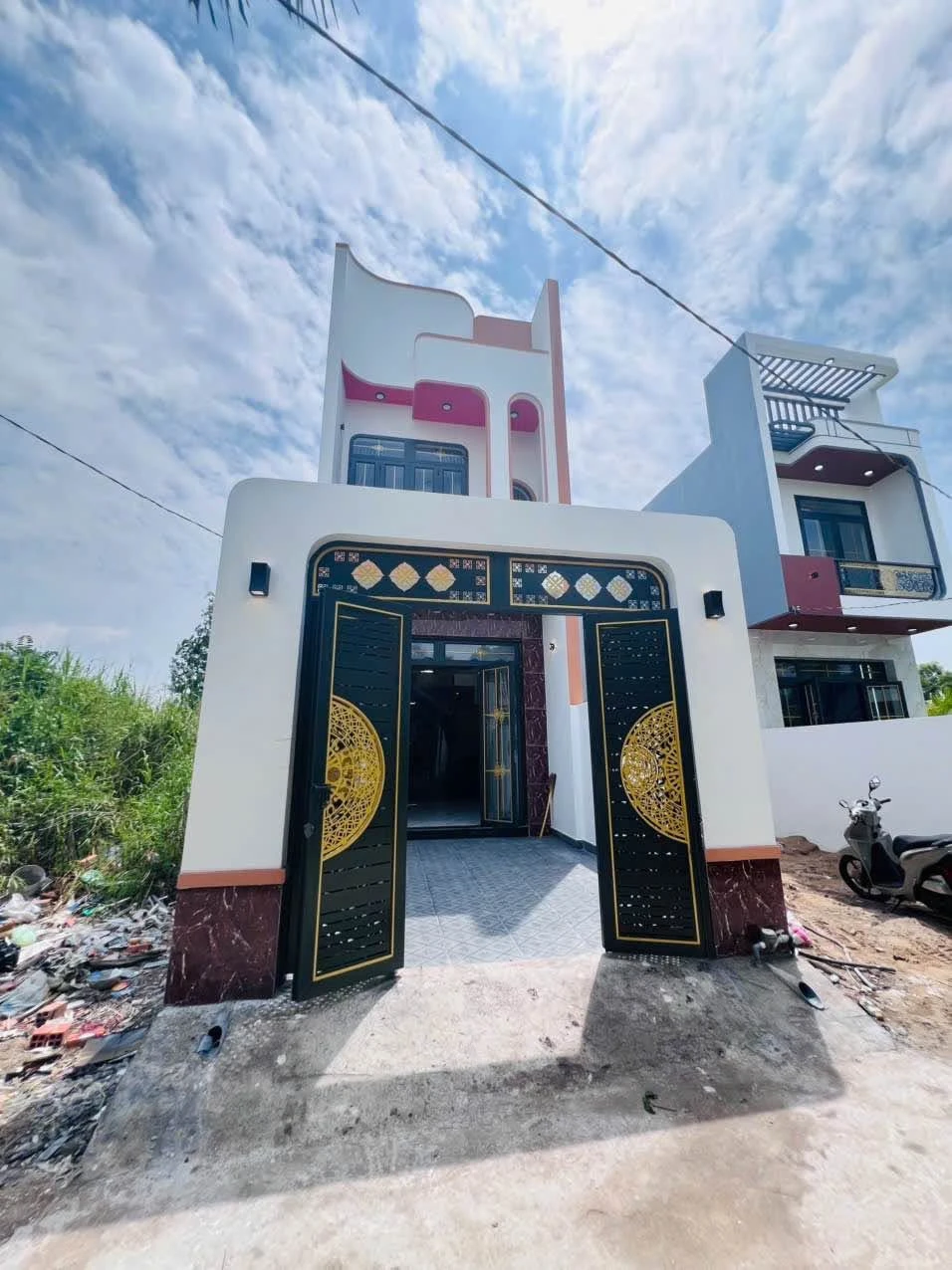 Bán nhà 1 trệt 1 lầu 4PN, 100m2 sau Coopmart Cần Giuộc, Tây Ninh giá 3 tỷ - Ảnh 1