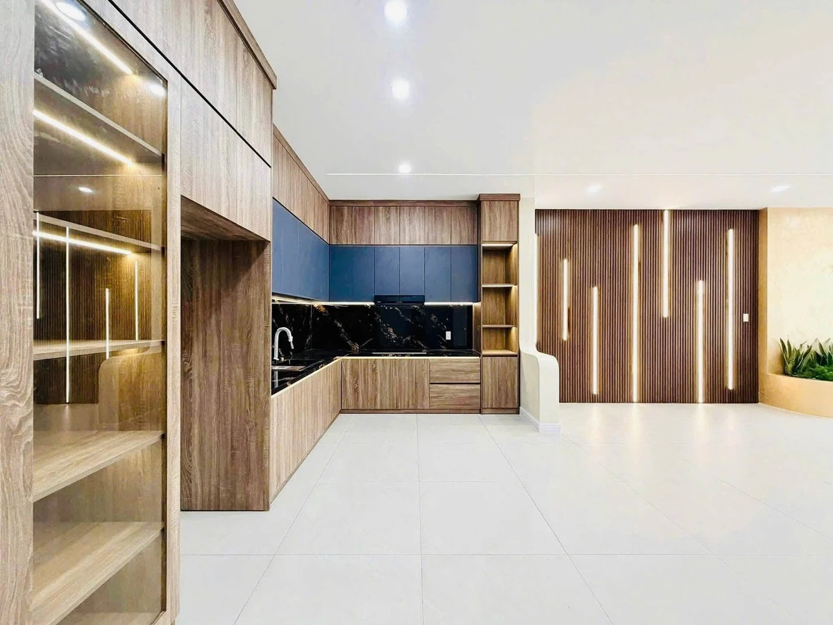 Bán nhà 2 tầng mặt tiền 4PN Chế Lan Viên Rạch Giá 3.49 tỷ - Ảnh thu nhỏ 3