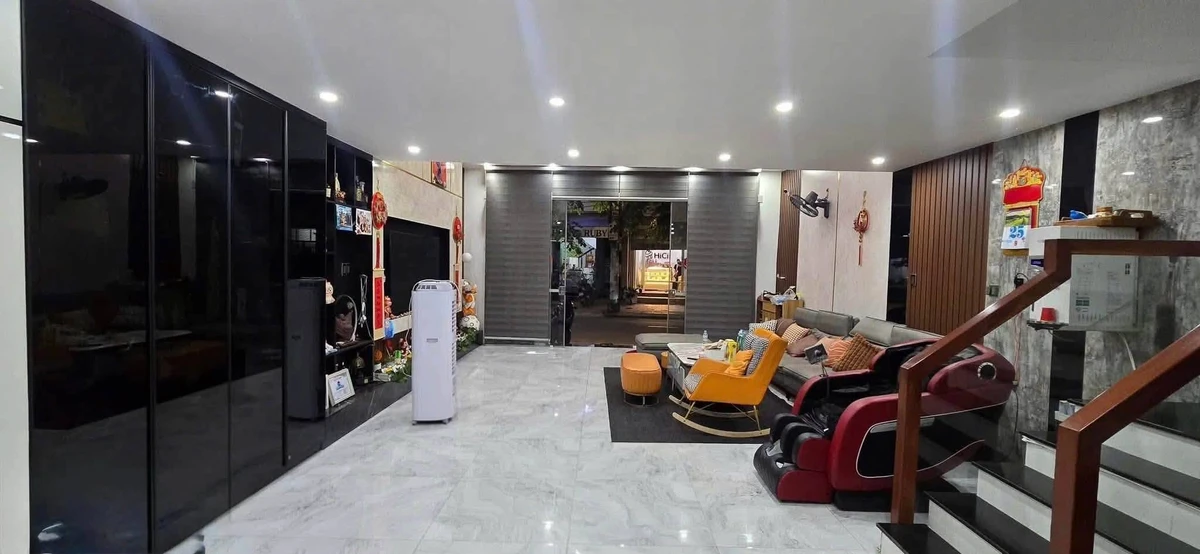 Bán nhà 4 tầng mặt tiền Hoàng Văn Thụ, 60m2, 8.2 tỷ - Ảnh thu nhỏ 2
