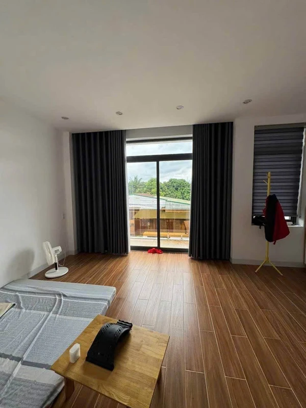 Bán nhà 2 tầng 3 phòng ngủ, sân ô tô rộng, hẻm Y Wang, Buôn Ma Thuột, 3,55 tỷ