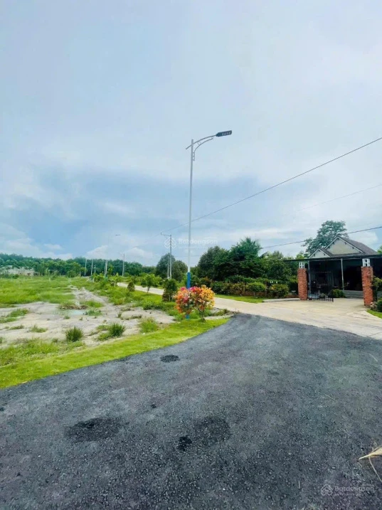 Cần tiền bán gấp 430m2 đất, thổ cư 100m2, kế bên khu công nghiệp Minh Hưng, dân cư đông - Ảnh 1