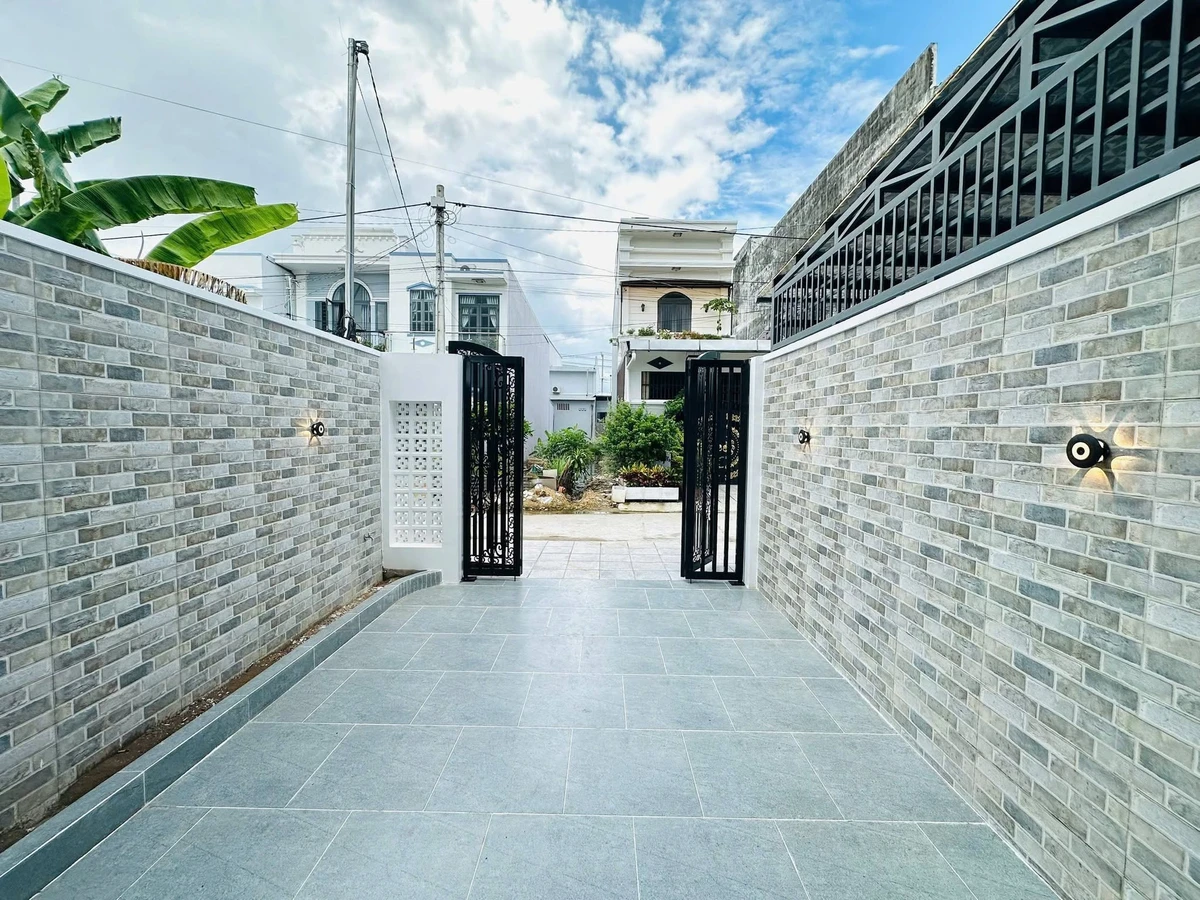 Bán nhà phố 1 trệt 1 lầu 4PN, 3WC gần đường Liên Hương, Rạch Giá, An Giang - Ảnh thu nhỏ 3